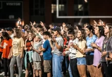 Más de 3.000 personas reavivan su FE en evento organizado por atletas cristianos en EE.UU avivamiento en usa