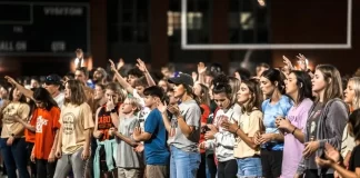Más de 3.000 personas reavivan su FE en evento organizado por atletas cristianos en EE.UU avivamiento en usa